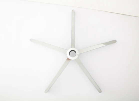 Cadira d'oficina amb base fixa desmuntable